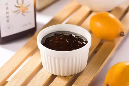 金秋时节好吃枇杷，教你在家自制川贝枇杷膏，止咳效果看得见(自制川贝枇杷膏正确喝法)